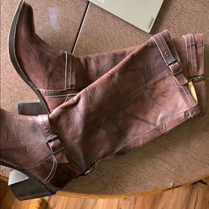 NEW FRYE BOOTS